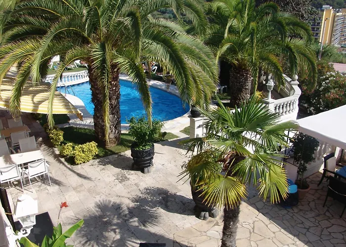 Готель Bonsol Adults Only